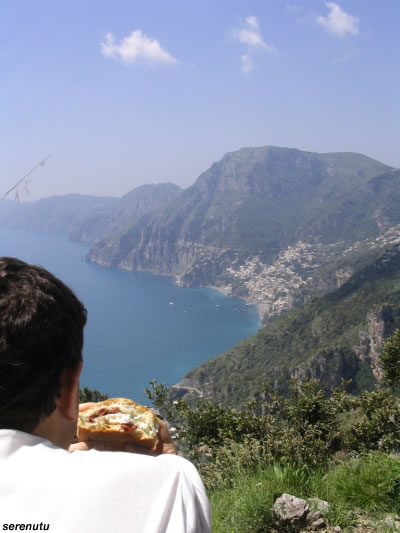 Il sentiero degli Dei, lungo la Costiera Amalfitana (foto Serenutu).