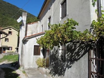 Uno scorcio di Borgo Caloniche di Sopra. E' la semplicità qui ad incantare il visitatore.