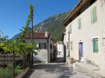 Uno scorcio di Borgo Caloniche di Sotto. Piccolo e caratteristico.