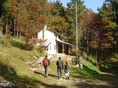 Ed eccoci in vista del rifugio Maset (privato). Circa un'ora o poco più da Crosetta.