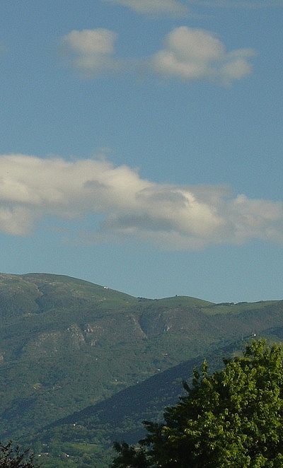 Vista sul il Monte Pizzoc, area di malghe presso il cansiglio. Foto presa dalla zona di Cordignano(TV).