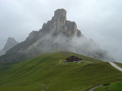 Splendida veduta sulla Ra Gusela, dalla mitica stanza 110 dell'Albergo Alpino Passo Giau.