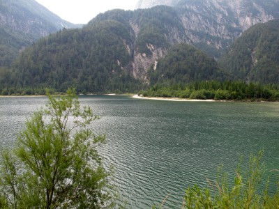 Un rapido passaggio presso il lago del Predil, dove windsurf e kajak la fanno da padroni, nonostante la grigia giornata.