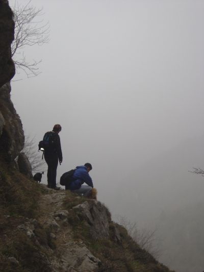 Sentiero del Pissol, pausa scendendo dal Bivacco dei Loff.