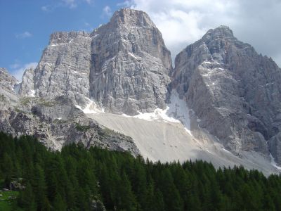 L'imponente Monte Pelmo visto dal rifugio Citta' di Fiume.