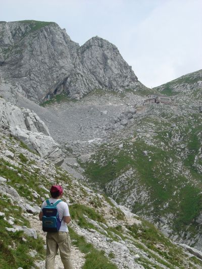 In vista del Rifugio Semenza salendo dal Sasson della Madonna.