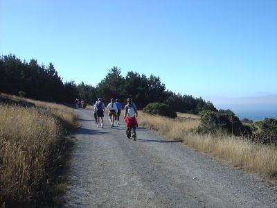 Eccoci alla partenza. Ci accodiamo ai runners ed iniziamo gli 11 km nel parco.