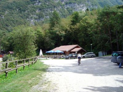 Il piccolo bar della Proloco, in zona Lastra, la baietta piu' a sud del Lago di santa Croce.