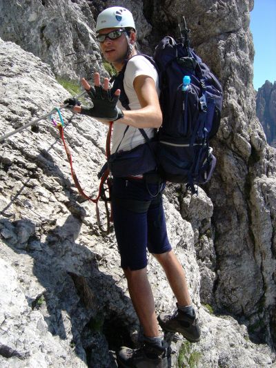 Ancora una cengia lungo la ferrata Zacchi. Tutto richiede attenzione, ma nulla risulta proibitivo.