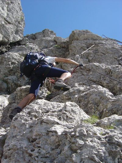 Un breve tratto su parete, sempre lungo la ferrata Zacchi.