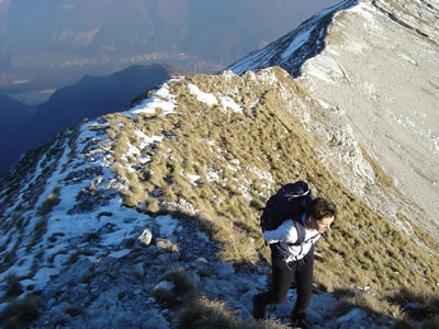 La cresta di collegamento vista dal lato di cima Serva.