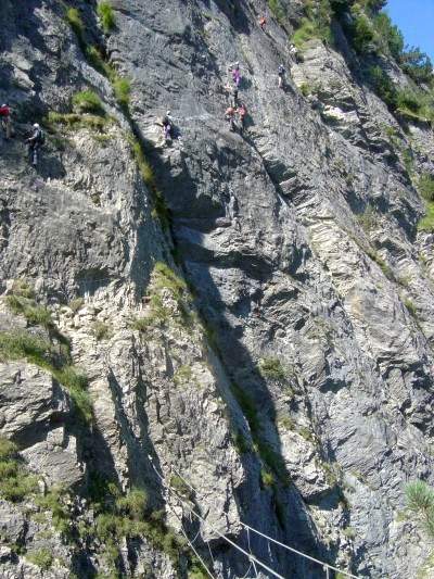 Dopo il secondo ponte tibetano un'altra parete di pioli, tanto per cambiare.