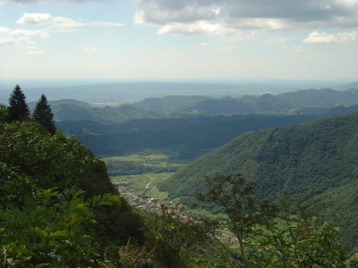 Tovena vista dall'alto. La sterrata porta su rapidamente!