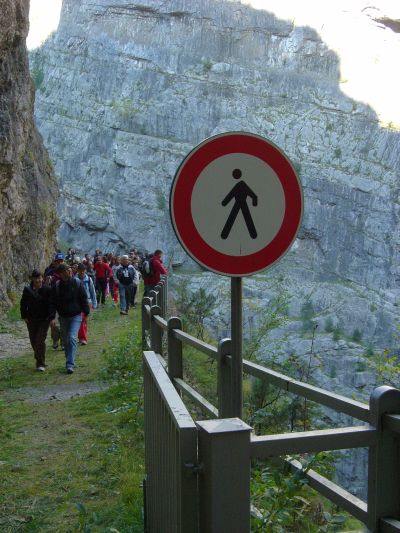 Quest'oggi piu' di 3500 persone si sono incamminate su questo tracciato... Dove normalmente non e' permesso passare.