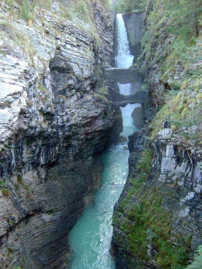 Impetuoso il torrente Vajont poco prima di tuffarsi nel Piave. Foto dalla strada che unisce Dogna e Codissago.