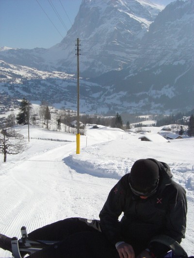 Alle porte di Grindelwald, dove termina la pista da slittino. Prati e piccoli fienili annunciano la prossimità del paese.