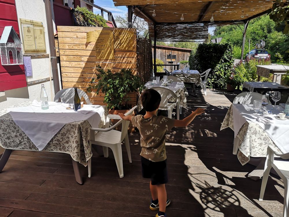 Osteria Santa Margherita, qui si lascia l'auto per iniziare a pedalare lungo lo Stradone del Bosco. Sempre meglio fare comunque un passaggio in Osteria, anche un altro giorno, l'atmosfera è splendida